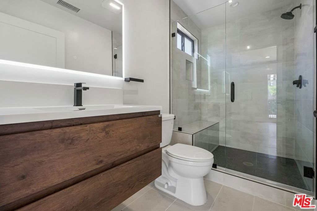 6521 Homewood Avenue Property Photo 11
