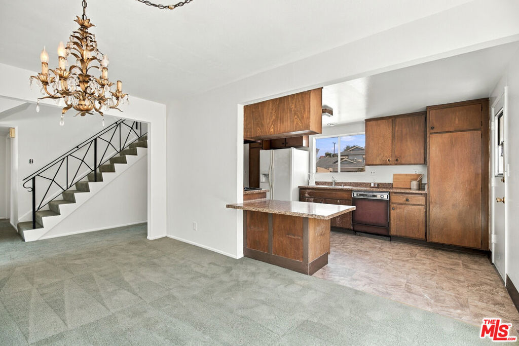 19431 Scobey Avenue Property Photo 5