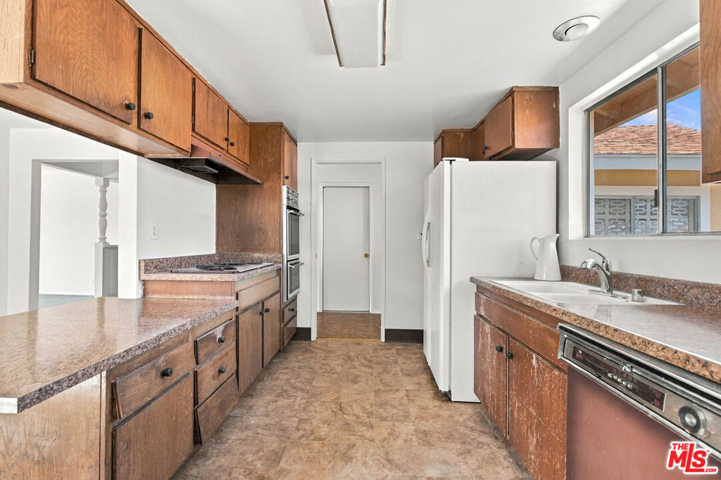19431 Scobey Avenue Property Photo 6