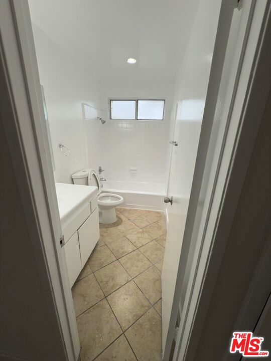 12634 Kalnor Avenue 14 Property Photo 11