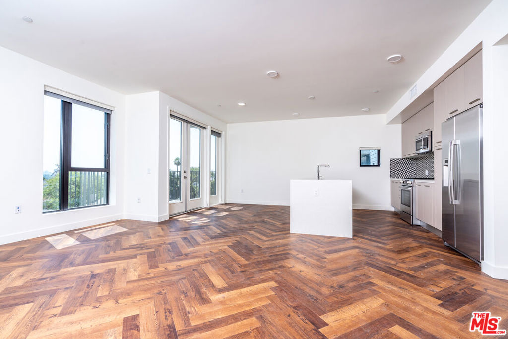 1250 N Fairfax Avenue 215 Property Photo 1