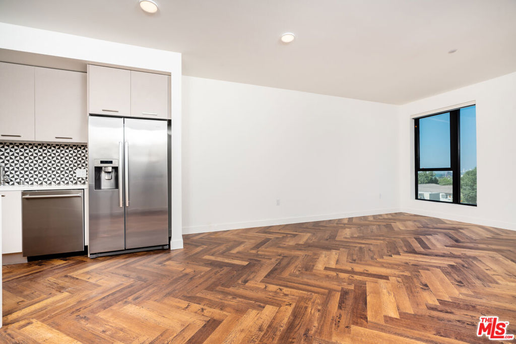 1250 N Fairfax Avenue 215 Property Photo 5
