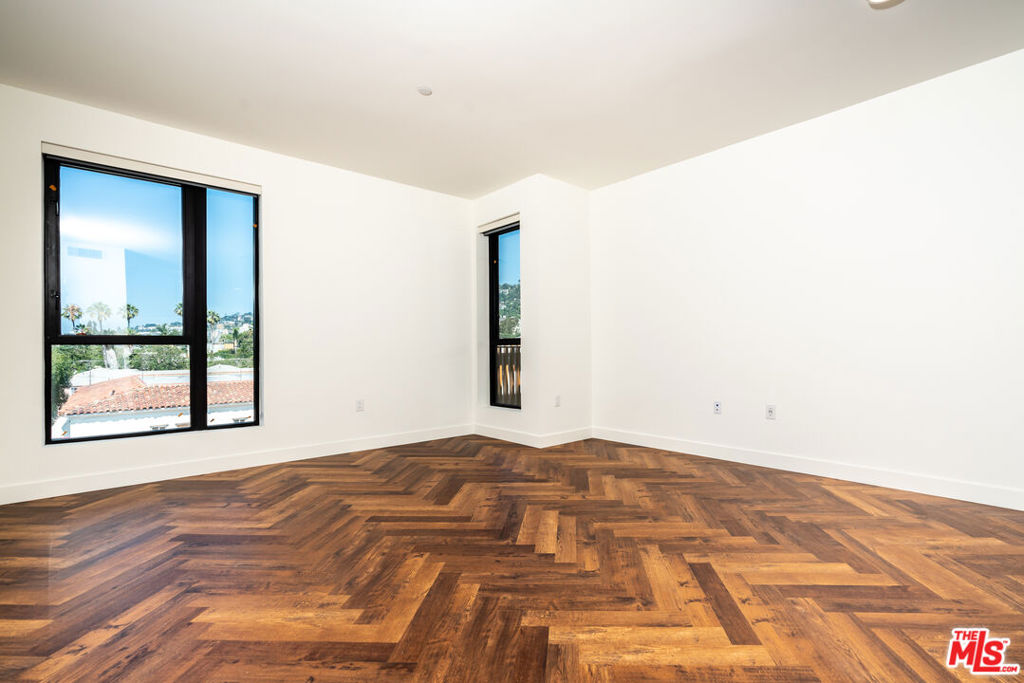1250 N Fairfax Avenue 215 Property Photo 8