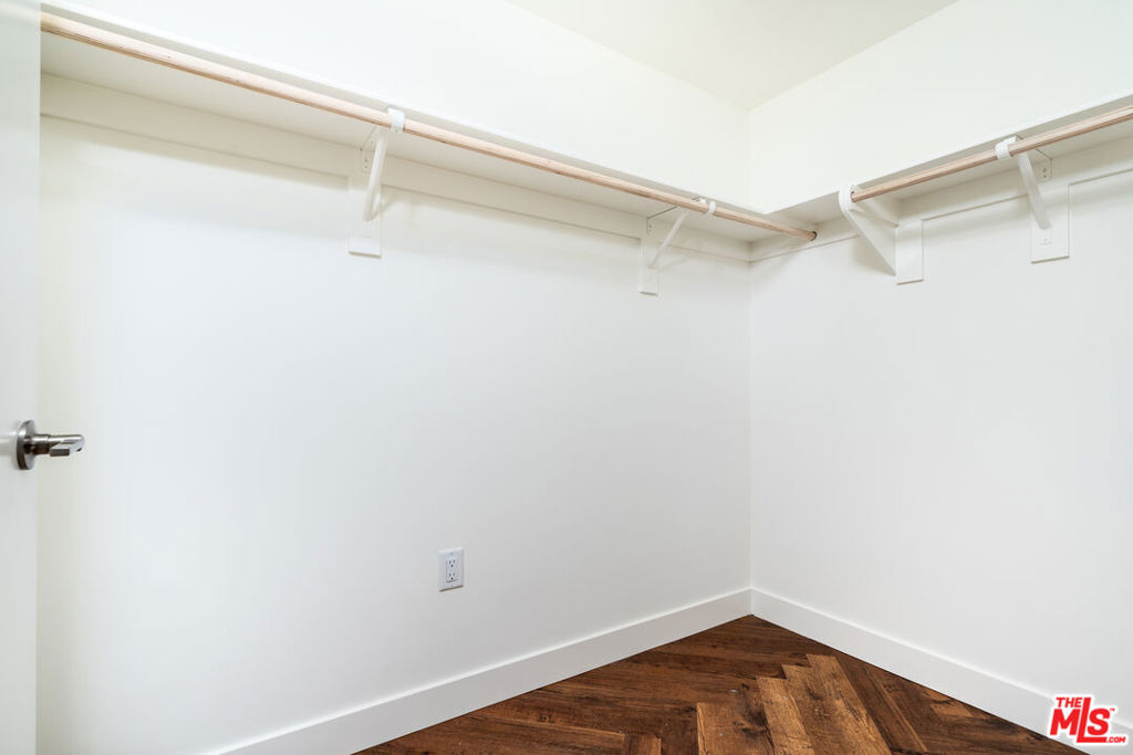 1250 N Fairfax Avenue 215 Property Photo 11