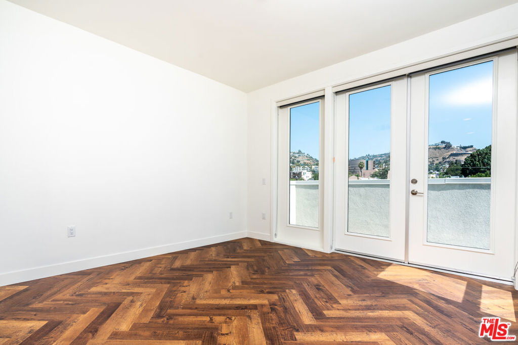 1250 N Fairfax Avenue 215 Property Photo 12