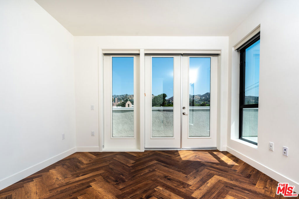 1250 N Fairfax Avenue 215 Property Photo 14