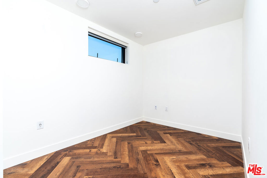 1250 N Fairfax Avenue 215 Property Photo 15