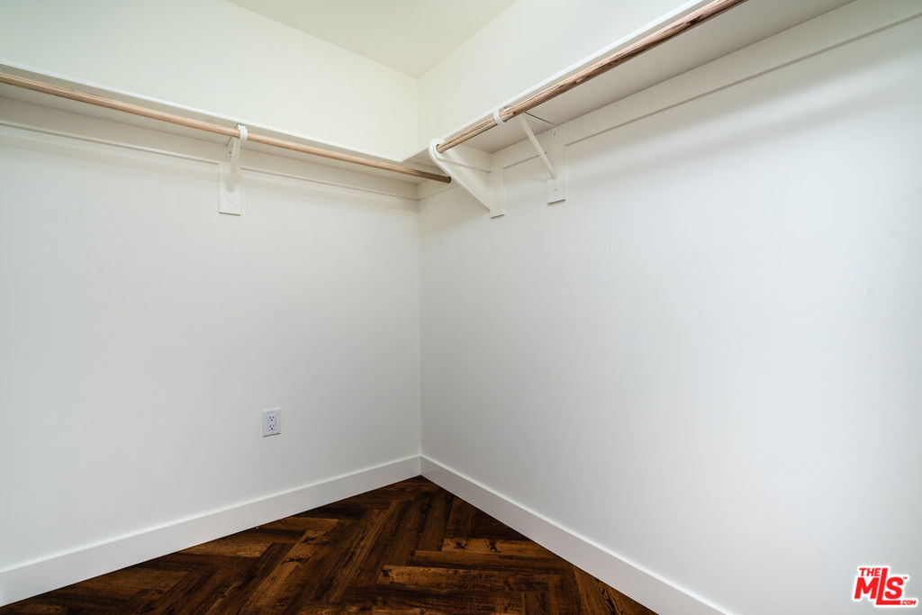 1250 N Fairfax Avenue 215 Property Photo 18