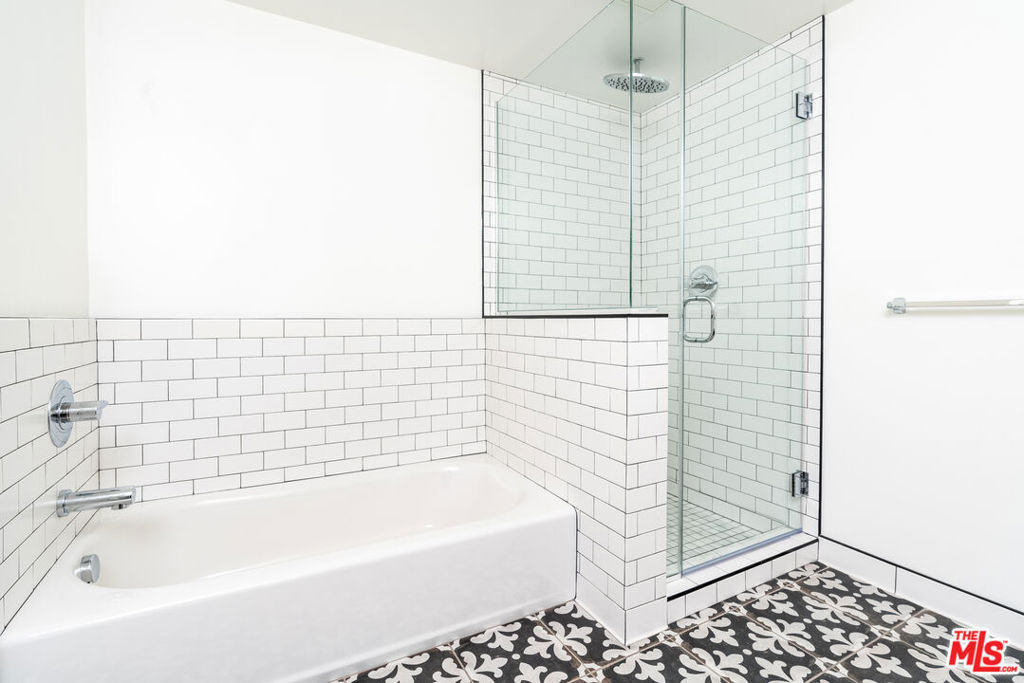 1250 N Fairfax Avenue 215 Property Photo 20