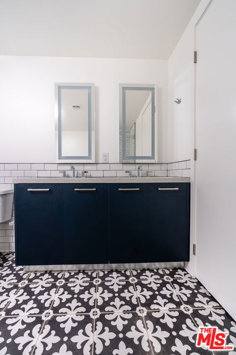 1250 N Fairfax Avenue 215 Property Photo 22