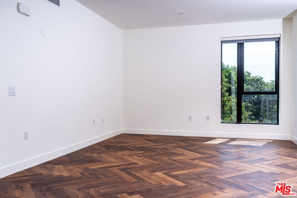 1250 N Fairfax Avenue 215 Property Photo 24