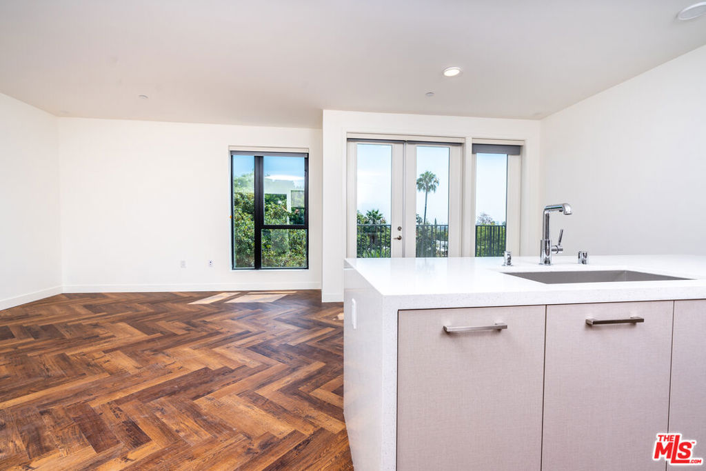 1250 N Fairfax Avenue 215 Property Photo 25