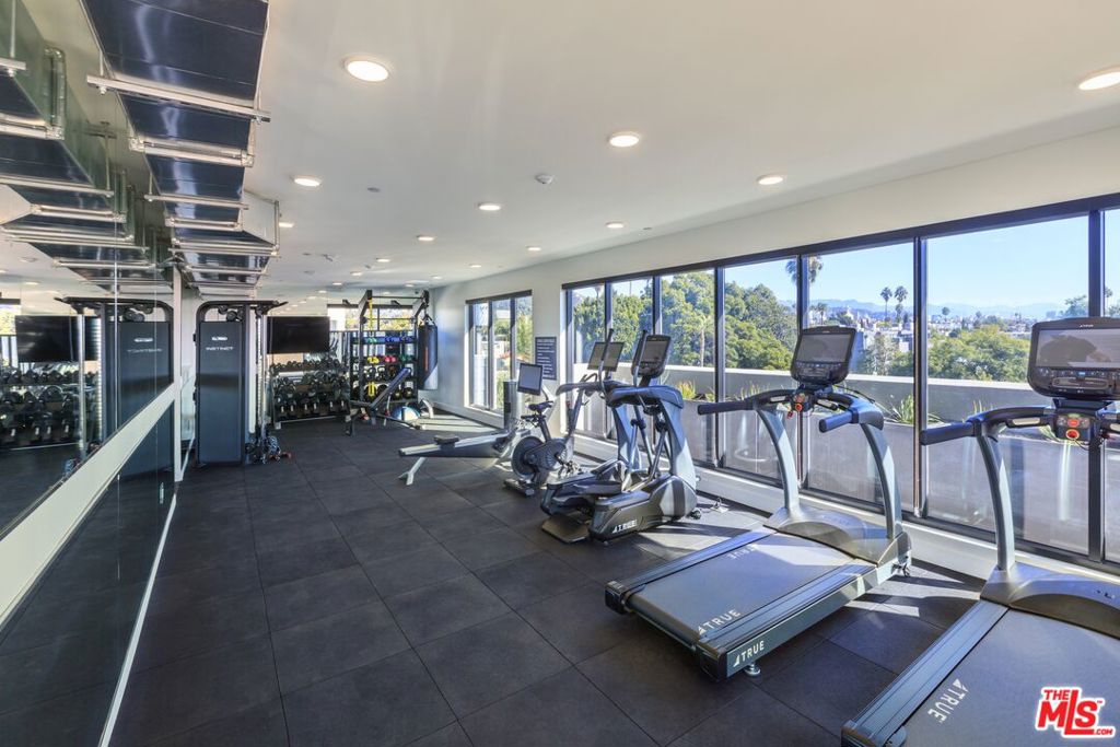 1250 N Fairfax Avenue 215 Property Photo 30