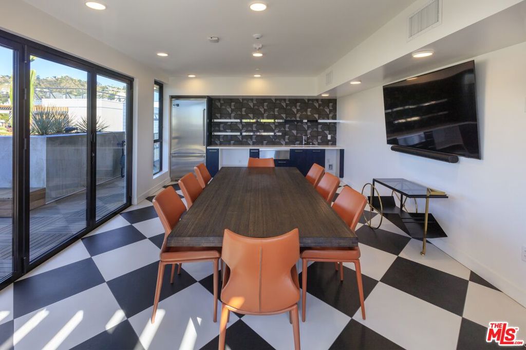 1250 N Fairfax Avenue 215 Property Photo 32