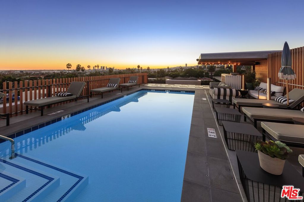 1250 N Fairfax Avenue 215 Property Photo 42