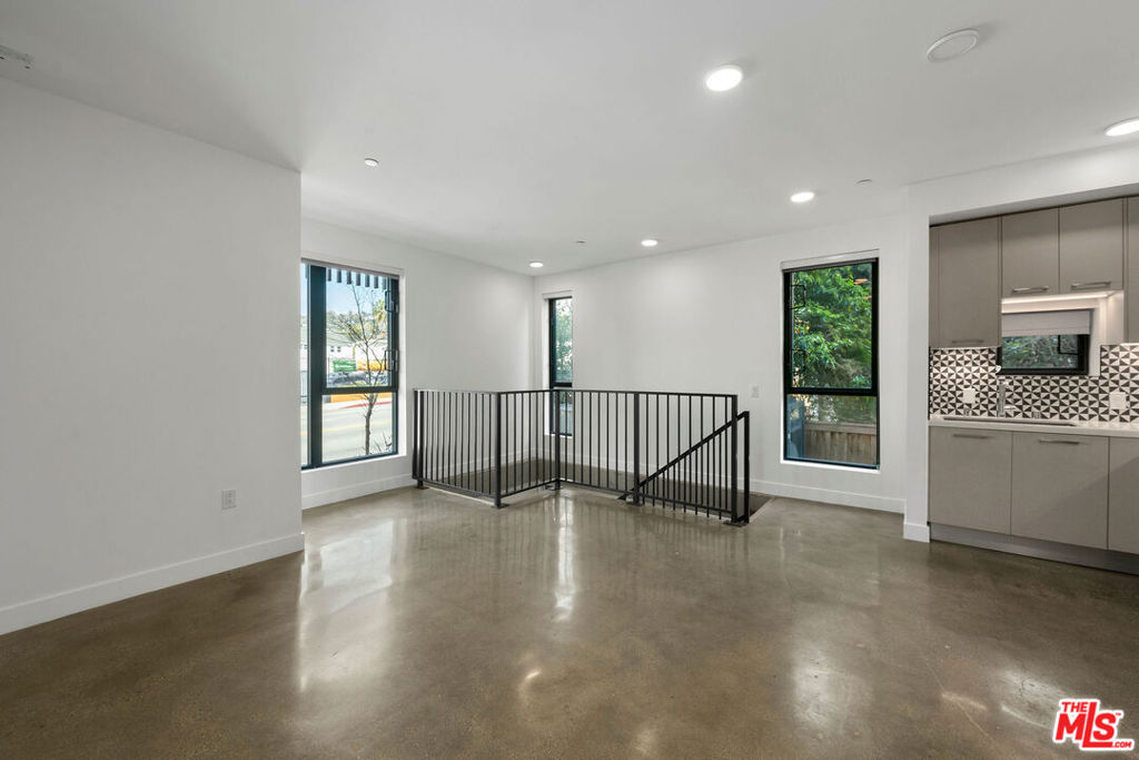 1250 N Fairfax Avenue 204 Property Photo 3