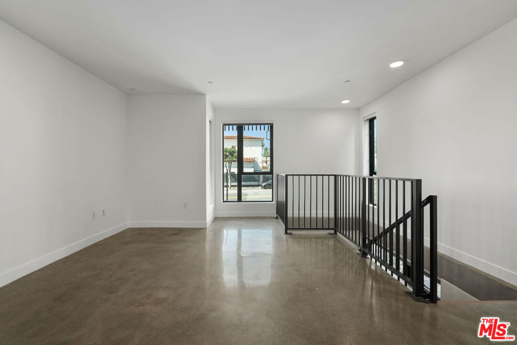 1250 N Fairfax Avenue 204 Property Photo 4