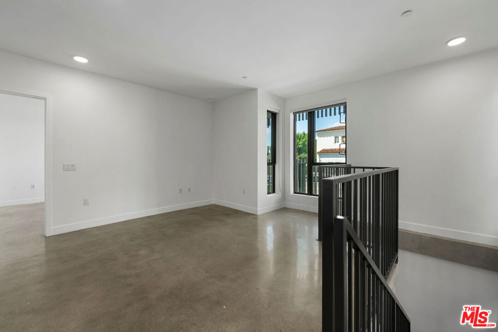 1250 N Fairfax Avenue 204 Property Photo 5