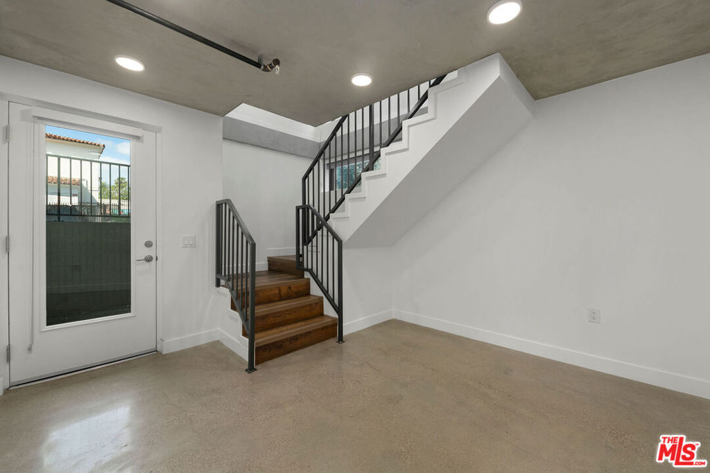 1250 N Fairfax Avenue 204 Property Photo 9