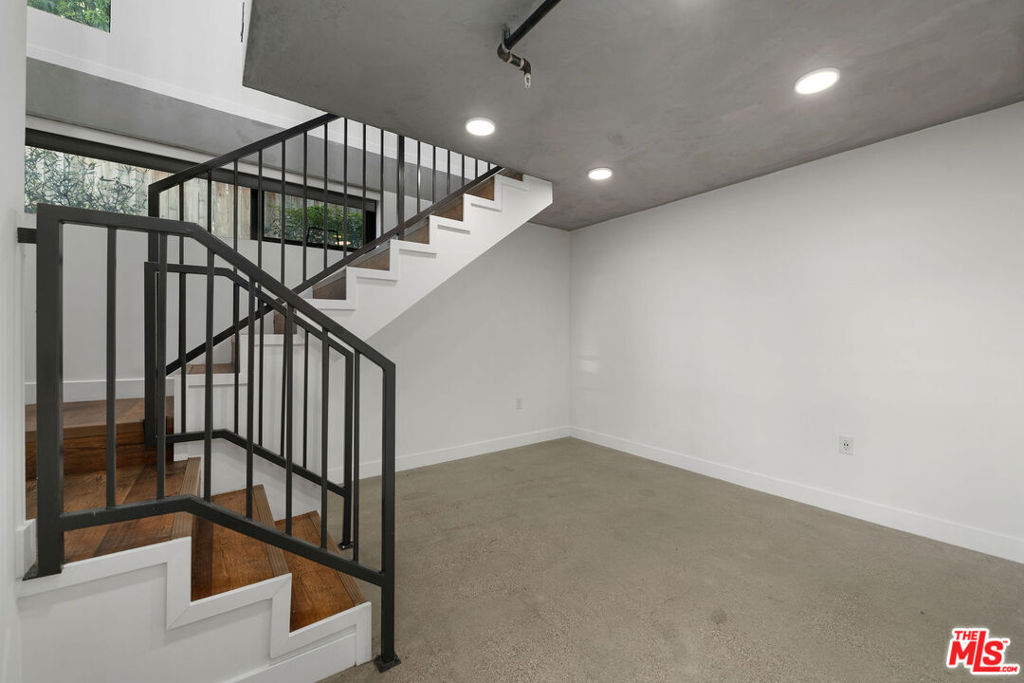 1250 N Fairfax Avenue 204 Property Photo 10