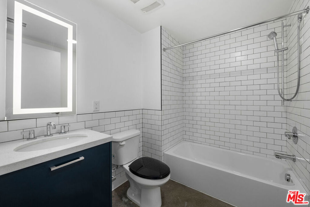 1250 N Fairfax Avenue 204 Property Photo 12