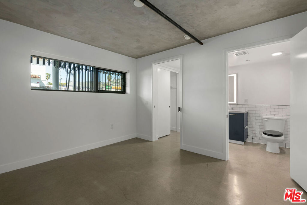 1250 N Fairfax Avenue 204 Property Photo 15