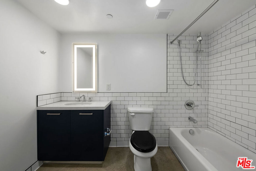 1250 N Fairfax Avenue 204 Property Photo 16