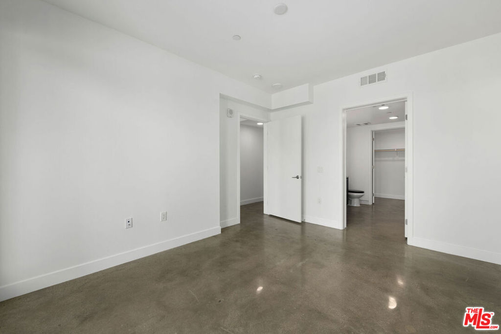 1250 N Fairfax Avenue 204 Property Photo 17