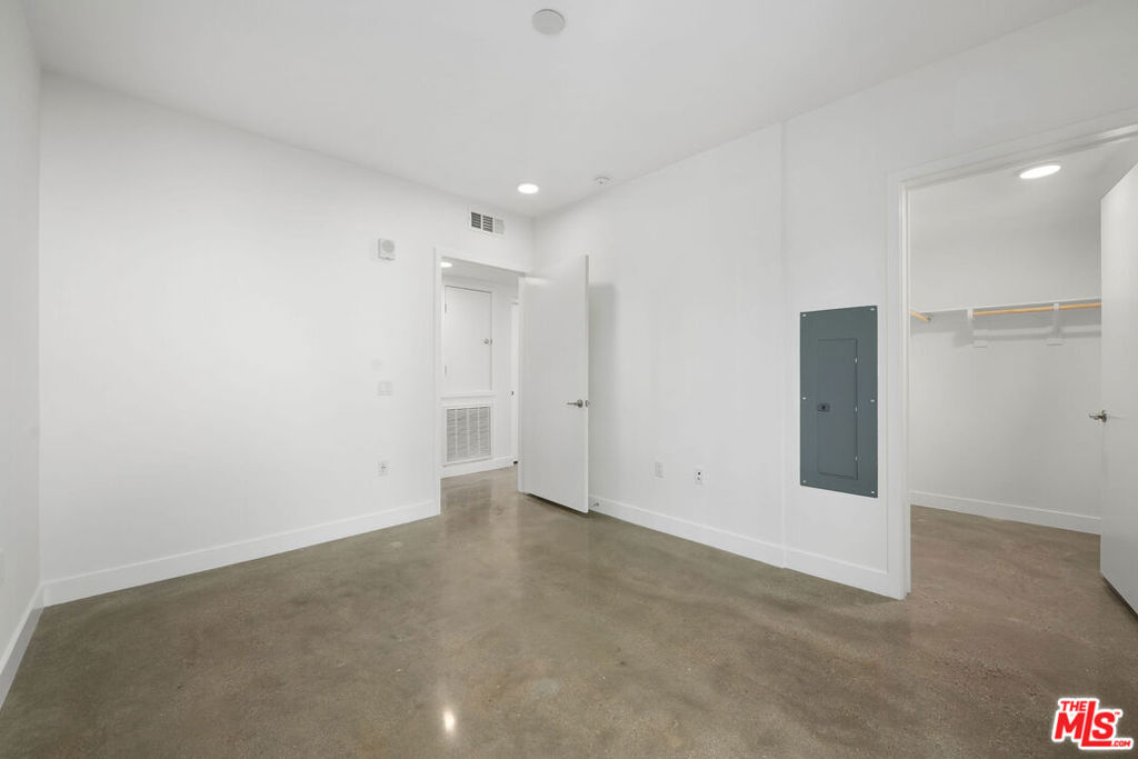 1250 N Fairfax Avenue 204 Property Photo 19