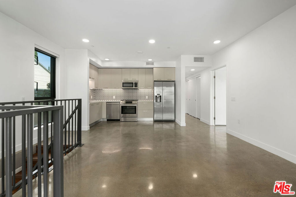 1250 N Fairfax Avenue 204 Property Photo 20