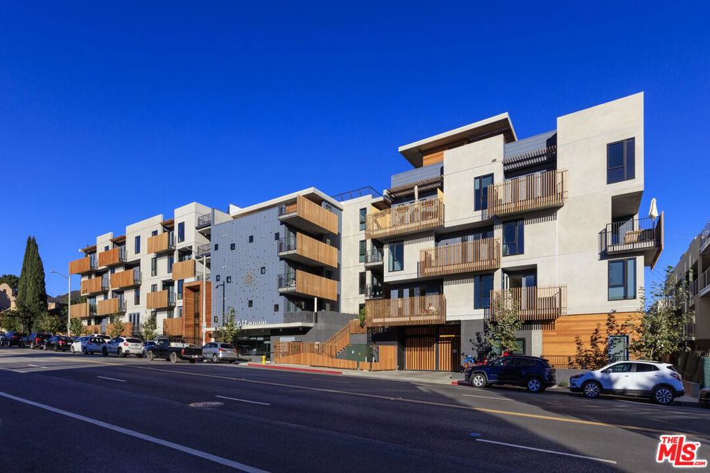 1250 N Fairfax Avenue 204 Property Photo 30