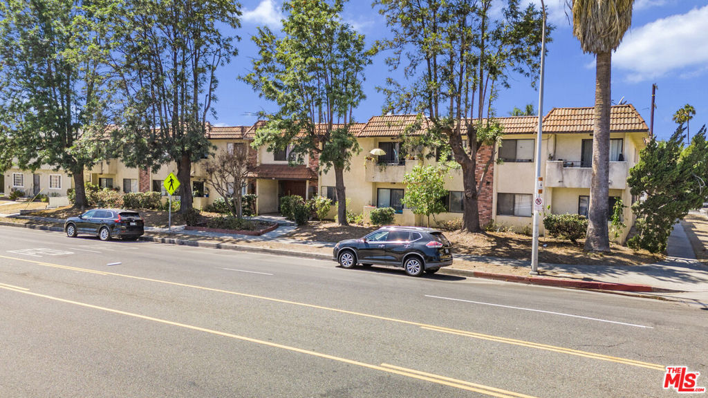 7061 Whitsett Avenue Property Photo 1