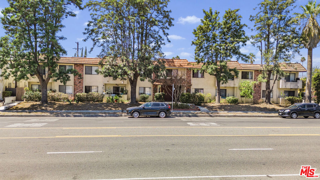 7061 Whitsett Avenue Property Photo 3