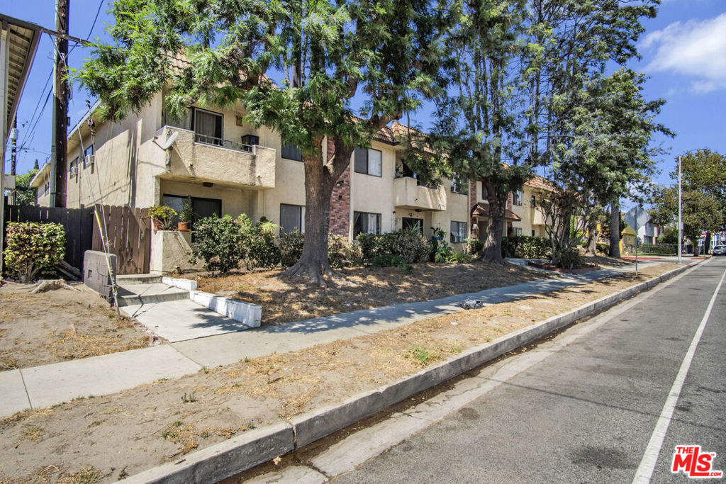 7061 Whitsett Avenue Property Photo 4