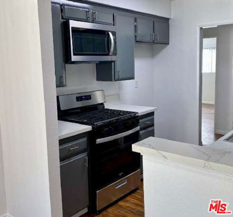 7061 Whitsett Avenue Property Photo 11
