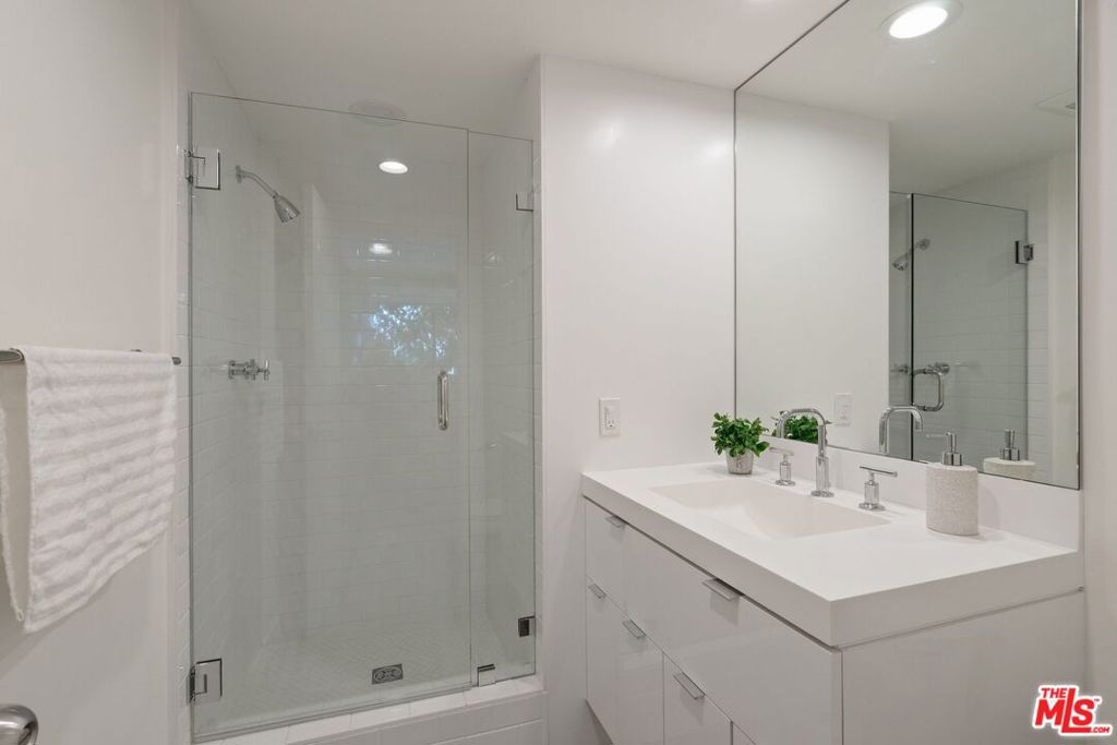 11711 Brookhaven Avenue 3 Property Photo 24