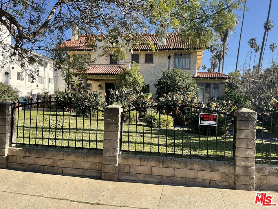 2068 S Hobart Boulevard Property Photo 2
