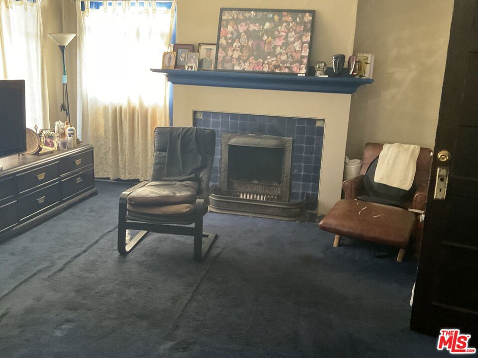 2068 S Hobart Boulevard Property Photo 11