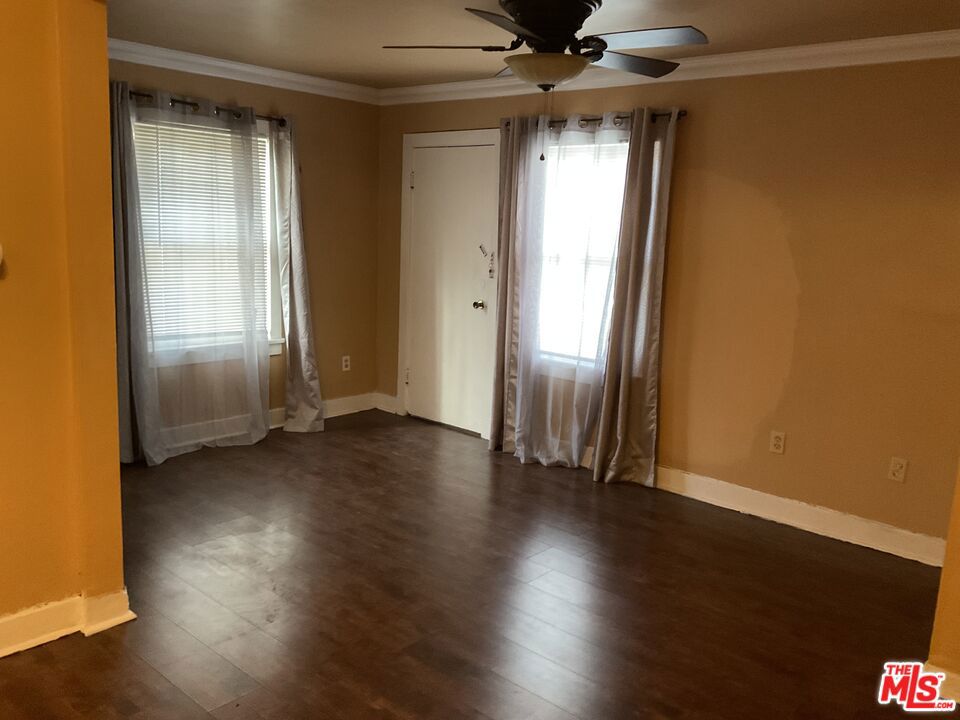 2068 S Hobart Boulevard Property Photo 17