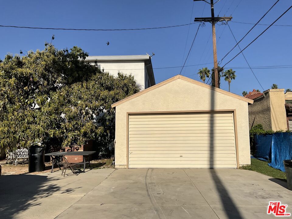 2068 S Hobart Boulevard Property Photo 21