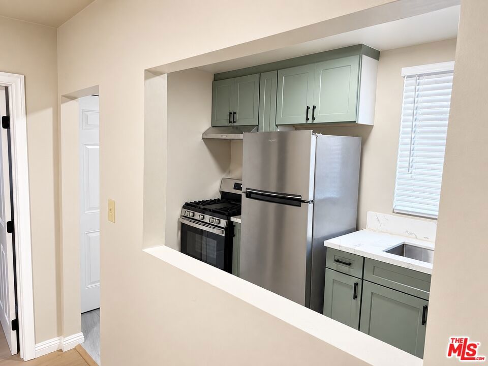5966 1/2 Benner St Property Photo 8