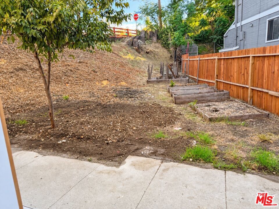 5966 1/2 Benner St Property Photo 26