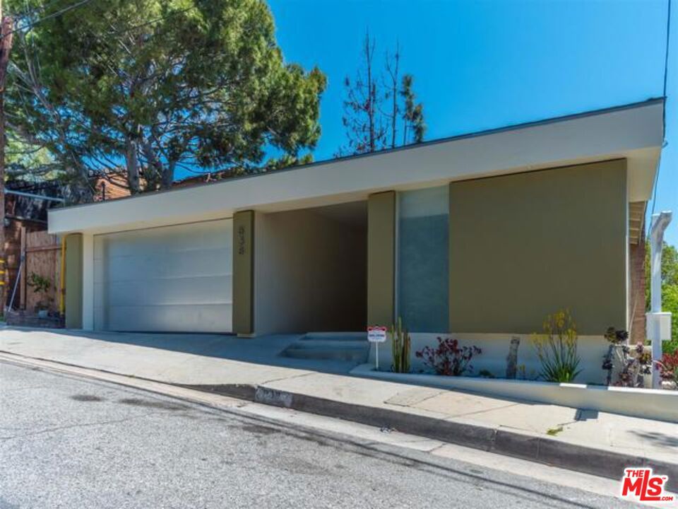 838 N Las Casas Avenue Property Photo 2