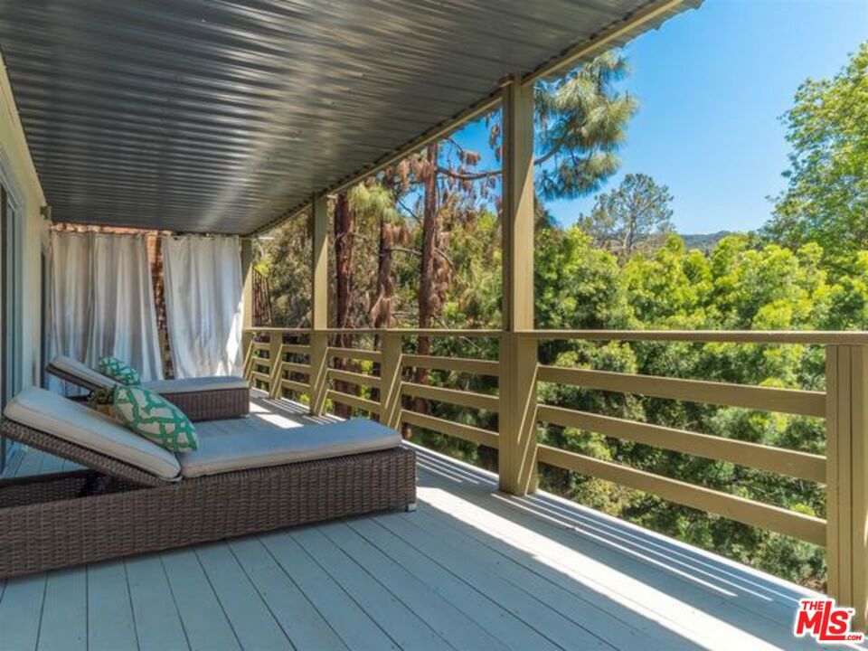 838 N Las Casas Avenue Property Photo 32