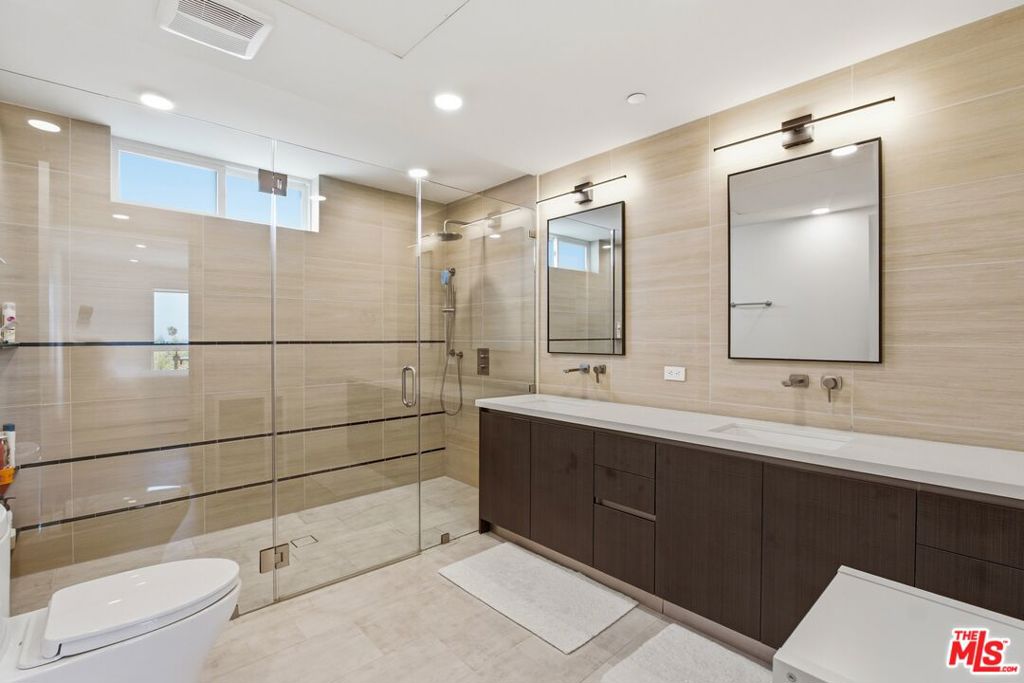 505 S Barrington Avenue 406 Property Photo 16