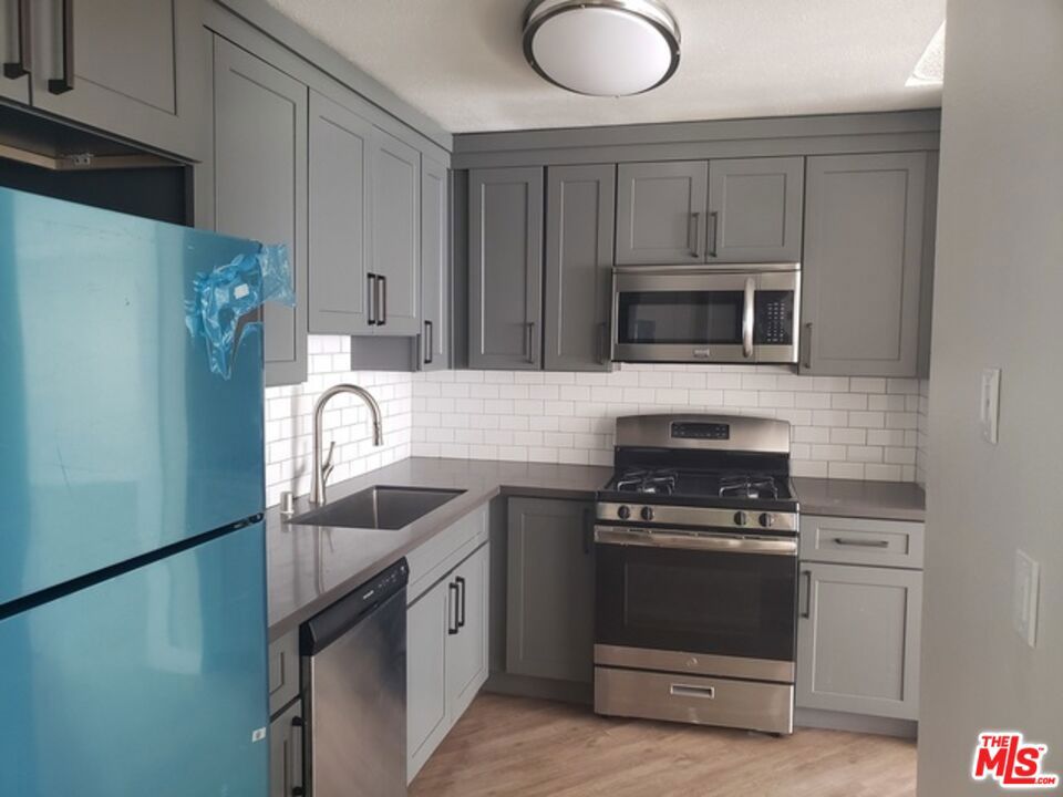 310 S Kenmore Avenue 107 Property Photo 1
