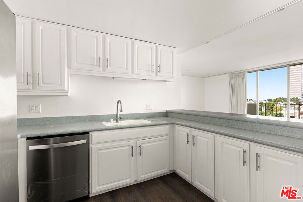 2170 Century Parkway 1109 Property Photo 6