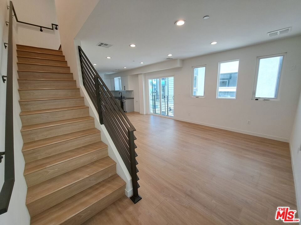 5631 Whitnall Highway Property Photo 12