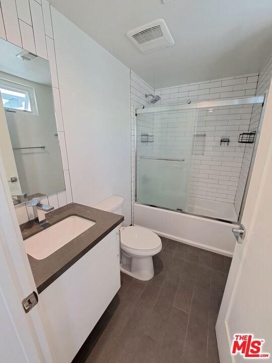5631 Whitnall Highway Property Photo 14