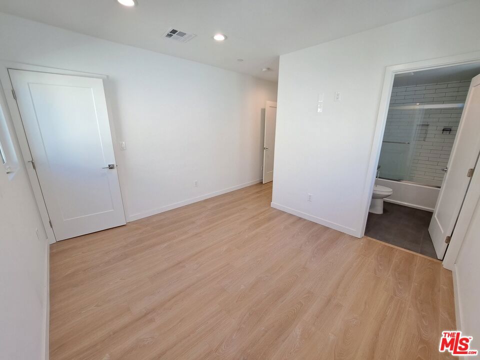 5631 Whitnall Highway Property Photo 16